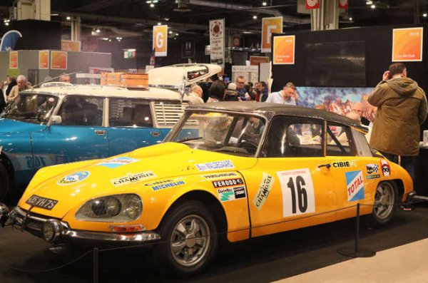 Под скъсената каросерия на DS с две врати и въпреки значките &bdquo;DS21&ldquo;, това всъщност е ранно шаси на SM с двигател Maserati V6.
Като прототип на Citro&euml;n SM, който празнува своя 55-ти рожден ден сега, този автомобил е подготвен от състезателния отдел на марката. Рекламиран в Шамони от шведа Бьорн Валдегорд, който печели Световния рали шампионат за пилоти през 1979-а.